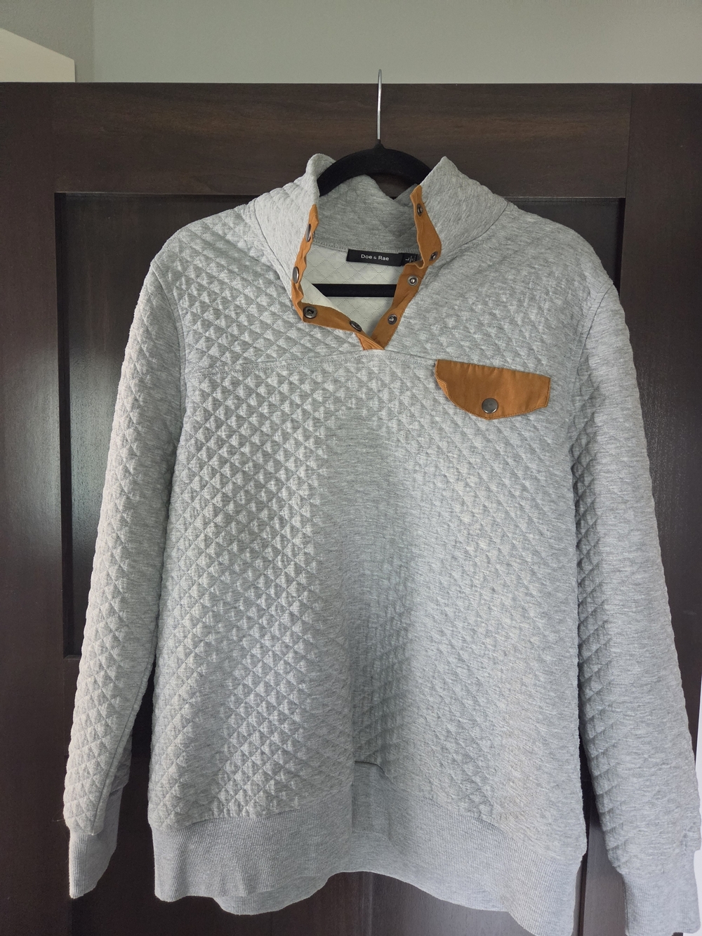 Doe & Rae Light Gray Quilted V-Neck Sweater with Tan Trim